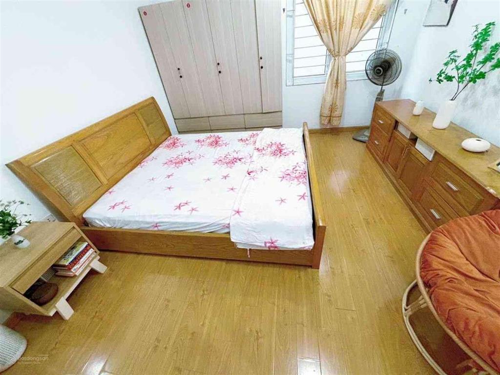 8.95 tỷ bằng b  linh đàm, 38m2 4 tầng dân xây nồi đồng cối đá, 10m ô tô đỗ, cạnh sân bóng bằng b