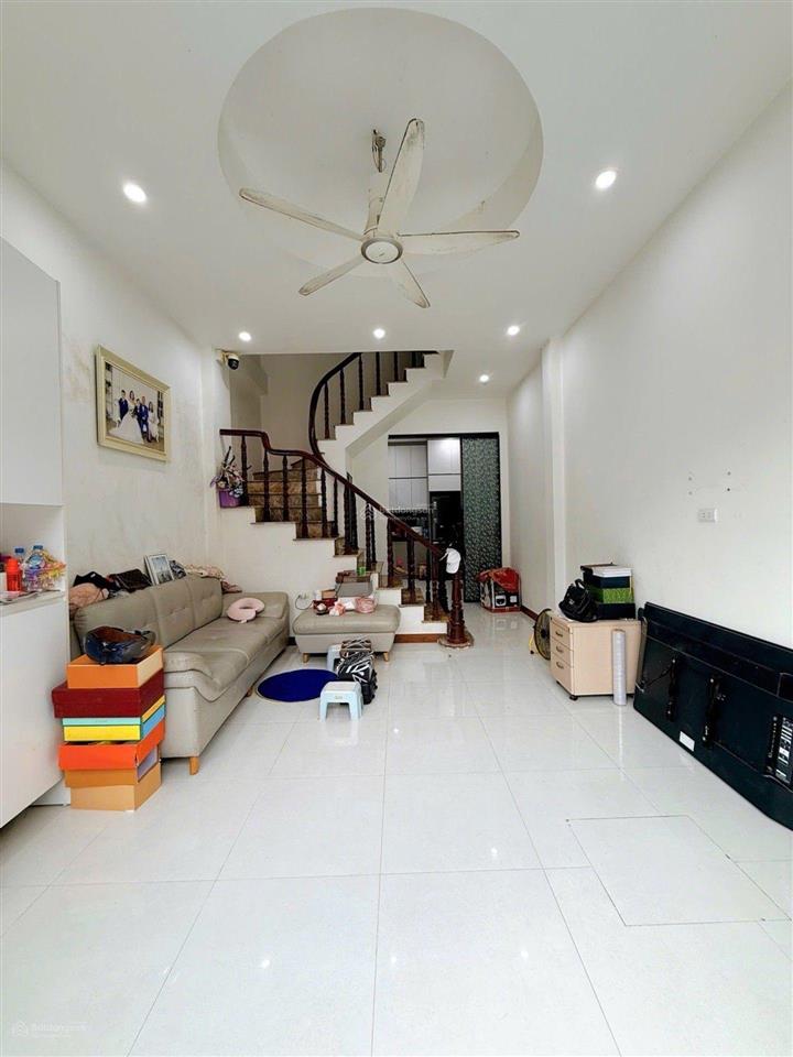 8,8 tỷ phố kim giang thanh liệt, 41m2 4 tầng ô tô đỗ cửa, mặt ngõ thông kinh doanh, nhà đẹp ở ngay.