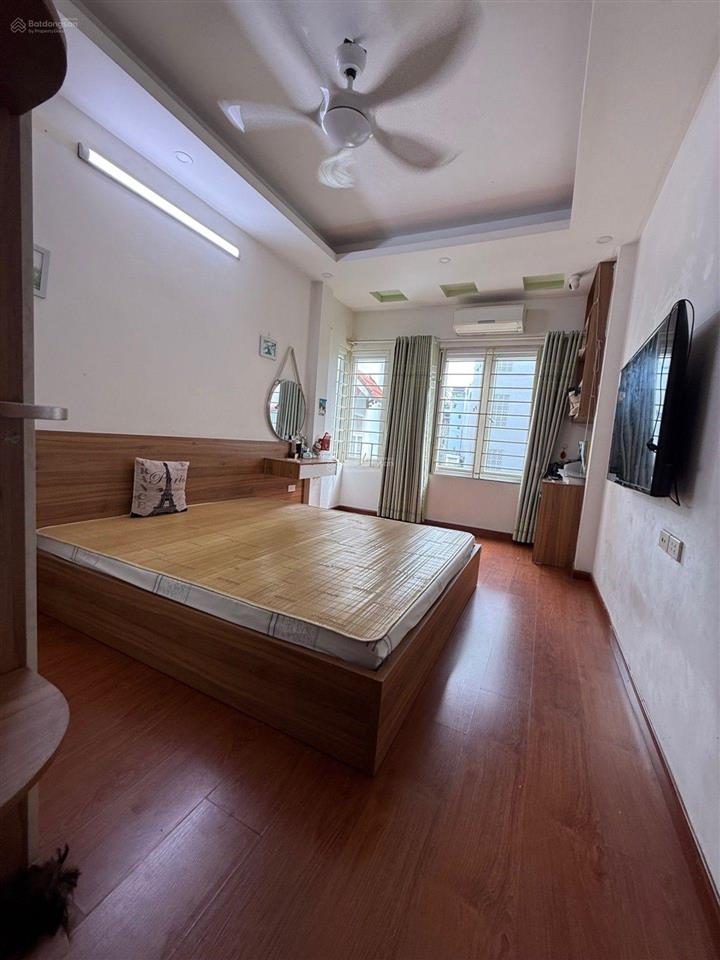 9,45 tỷ kim giang  thanh liệt, nhà đẹp 42m2 5 tầng full nội thất, thoáng trước sau, 30m bãi ô tô.