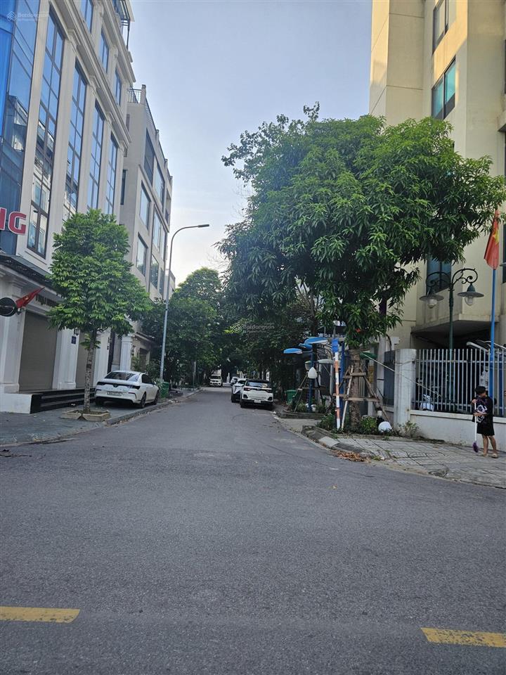 75,8 tỷ carnaby nguyễn xiển  biệt thự đơn lập 158m2 6 tầng lô góc, kd  vp, đường 3 ô tô tránh.