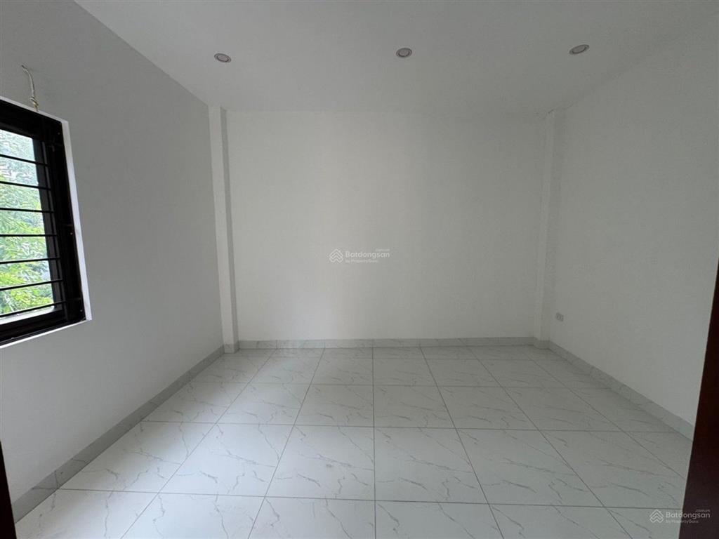 7.4 tỷ, cầu bươu, ô tô đỗ cửa, nhà mới tinh xây từ 2023 chưa ở đến, không quy hoạch, chưa nội thất.