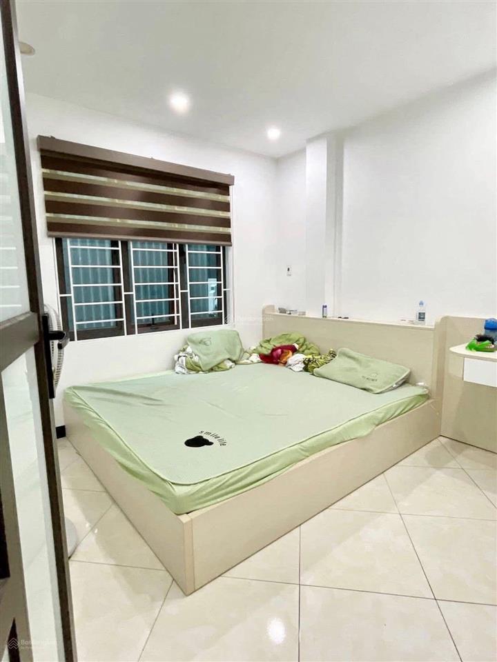 Nhỉnh 6tỷ, tôi cần bán căn nhà 5 tầng cầu bươu, 30m ra ô tô, view sau là chung cư thoáng vĩnh viễn.