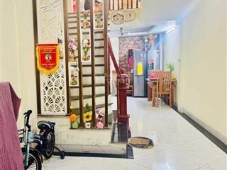 Nhỉnh 6tỷ, tôi cần bán căn nhà 5 tầng cầu bươu, 30m ra ô tô, view sau là chung cư thoáng vĩnh viễn.