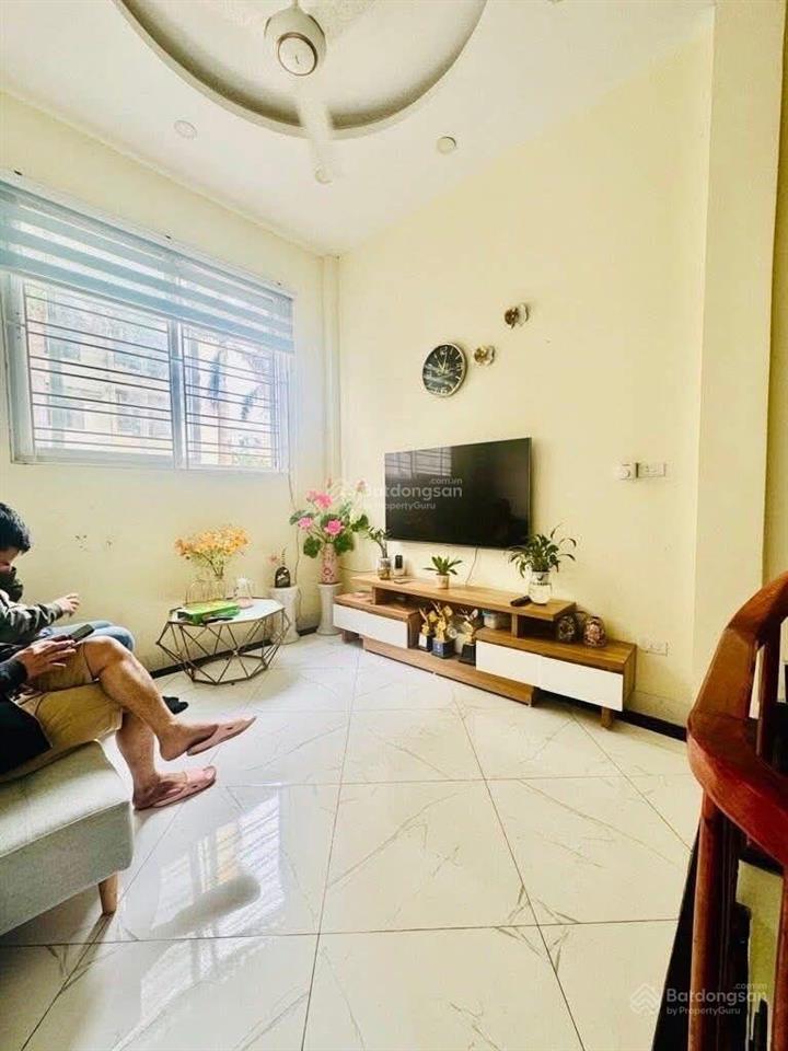 Nhỉnh 6tỷ, tôi cần bán căn nhà 5 tầng cầu bươu, 30m ra ô tô, view sau là chung cư thoáng vĩnh viễn.