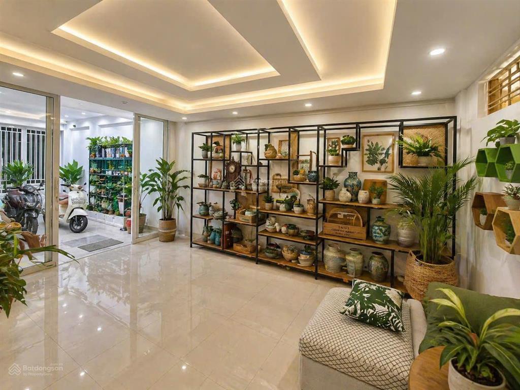 Chính chủ bán nhà riêng 4 tầng tại phố trần nguyên hãn, cách mặt phố chỉ 20m.