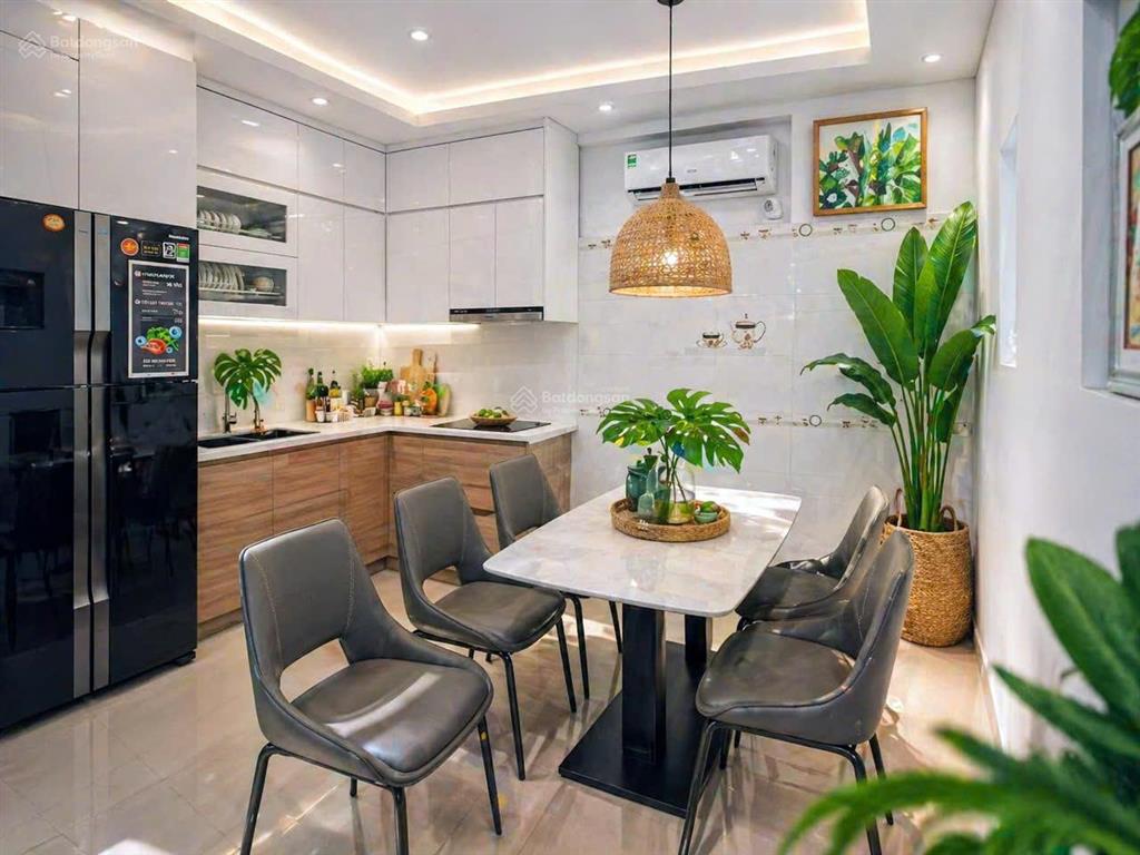 Chính chủ bán nhà riêng 4 tầng tại phố trần nguyên hãn, cách mặt phố chỉ 20m.