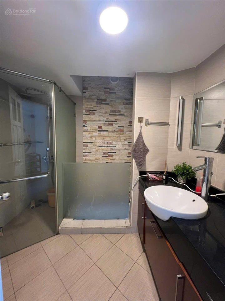Cho thuê nhà nguyên căn ngõ 101 nguyễn đình chiểu, hai bà trưng
 diện tích 45m x 6 tầng, giá 30tr