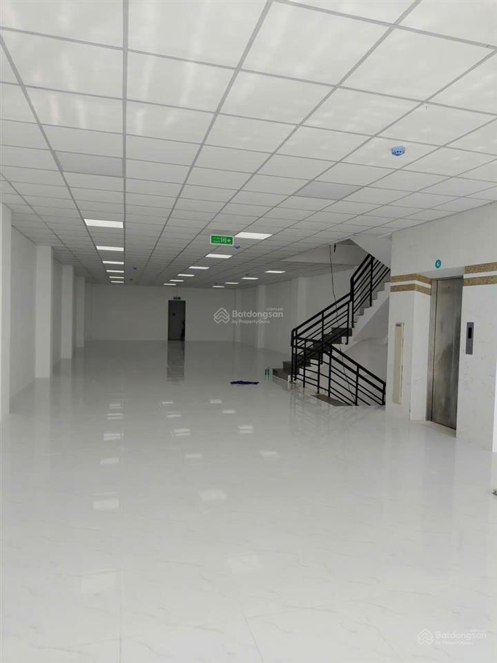 Giá đã giảm, cho thuê tòa nhà 6 tầng, ngang hơn 8m, mặt tiền trần hưng đạo, trung tâm tp cần thơ
