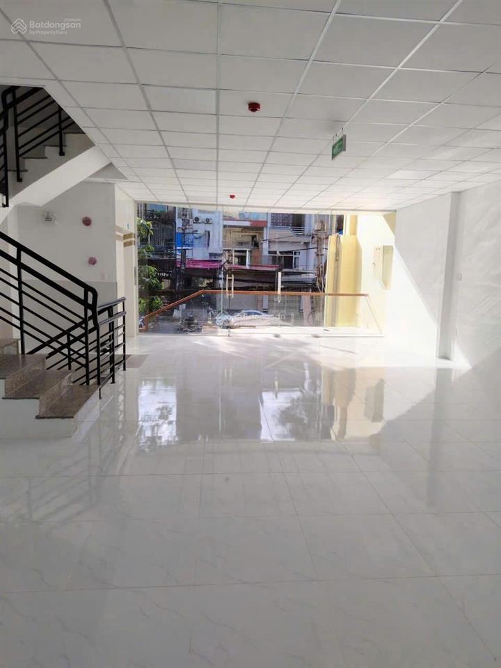 Giá đã giảm, cho thuê tòa nhà 6 tầng, ngang hơn 8m, mặt tiền trần hưng đạo, trung tâm tp cần thơ