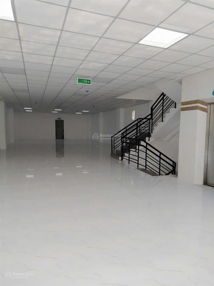Giá đã giảm, cho thuê tòa nhà 6 tầng, ngang hơn 8m, mặt tiền trần hưng đạo, trung tâm tp cần thơ