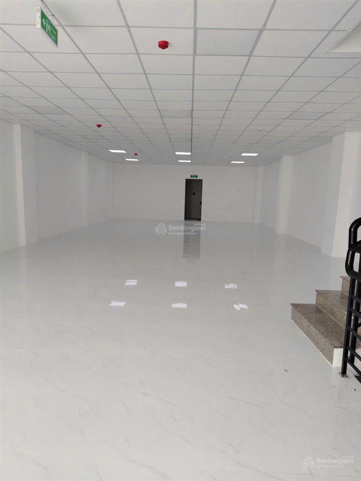 Giá đã giảm, cho thuê tòa nhà 6 tầng, ngang hơn 8m, mặt tiền trần hưng đạo, trung tâm tp cần thơ
