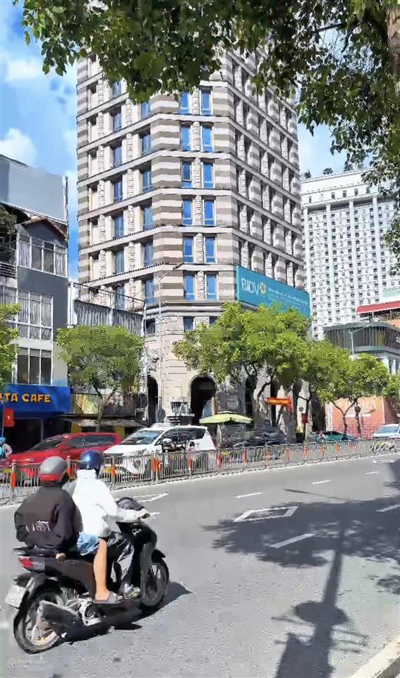 Mặt tiền đường nam kỳ khởi nghĩa. 3 mặt thoáng. kd siêu đỉnh. 10,9 tỷ