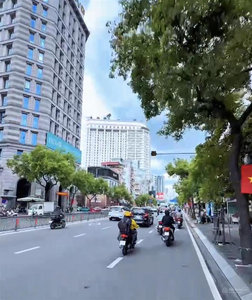 Mặt tiền đường nam kỳ khởi nghĩa. 3 mặt thoáng. kd siêu đỉnh. 10,9 tỷ