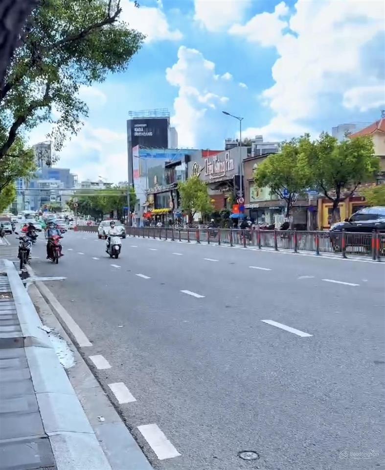Mặt tiền đường nam kỳ khởi nghĩa. 3 mặt thoáng. kd siêu đỉnh. 10,9 tỷ
