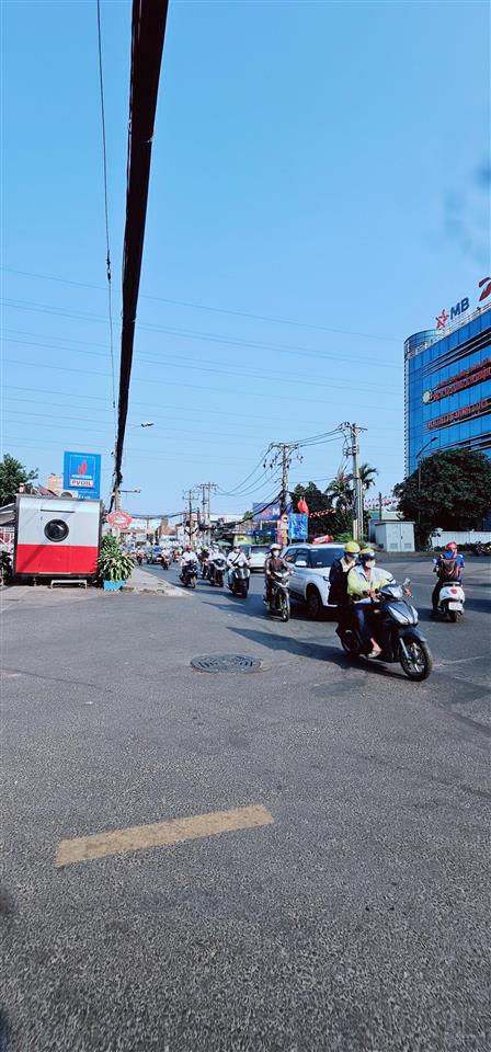 Nhà sát lê văn việt  đối diện vincom plaza  đh công nghệ kỹ thuật  ga metro thủ đức  82m2 5đ