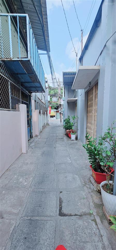 Nhà sát lê văn việt  đối diện vincom plaza  đh công nghệ kỹ thuật  ga metro thủ đức  82m2 5đ