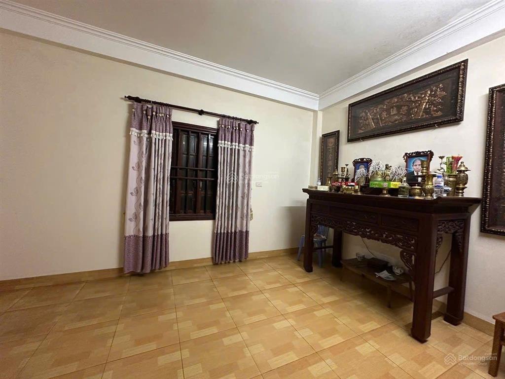 Nhà mặt phố khu đô thị xa la, 2 ô tô tránh nhau thoải mái