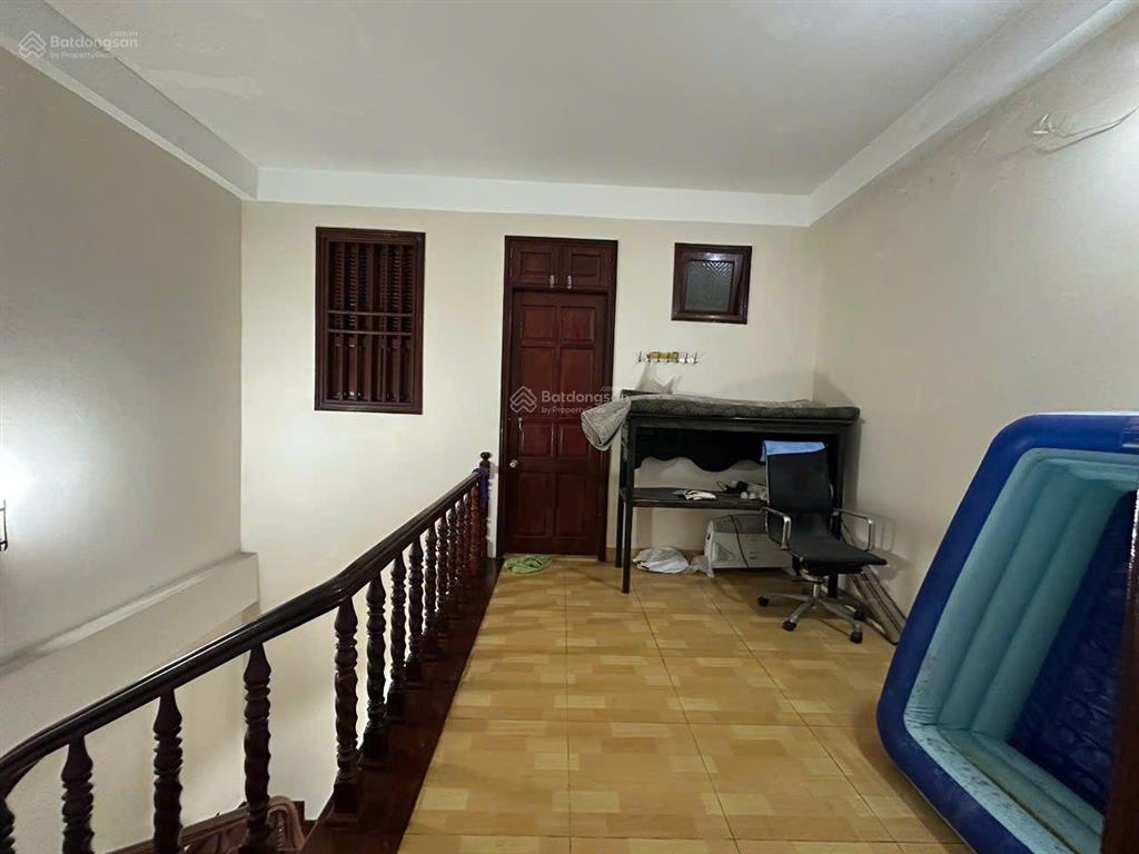 Nhà mặt phố khu đô thị xa la, 2 ô tô tránh nhau thoải mái