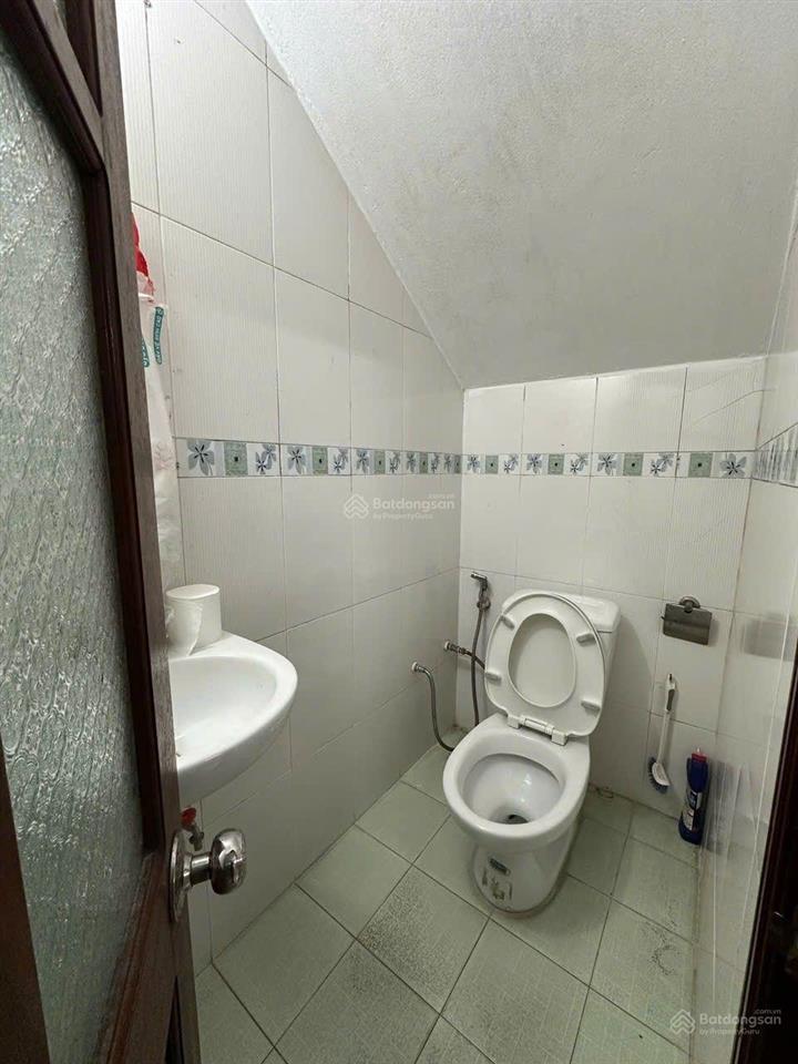 Nhà mặt phố khu đô thị xa la, 2 ô tô tránh nhau thoải mái