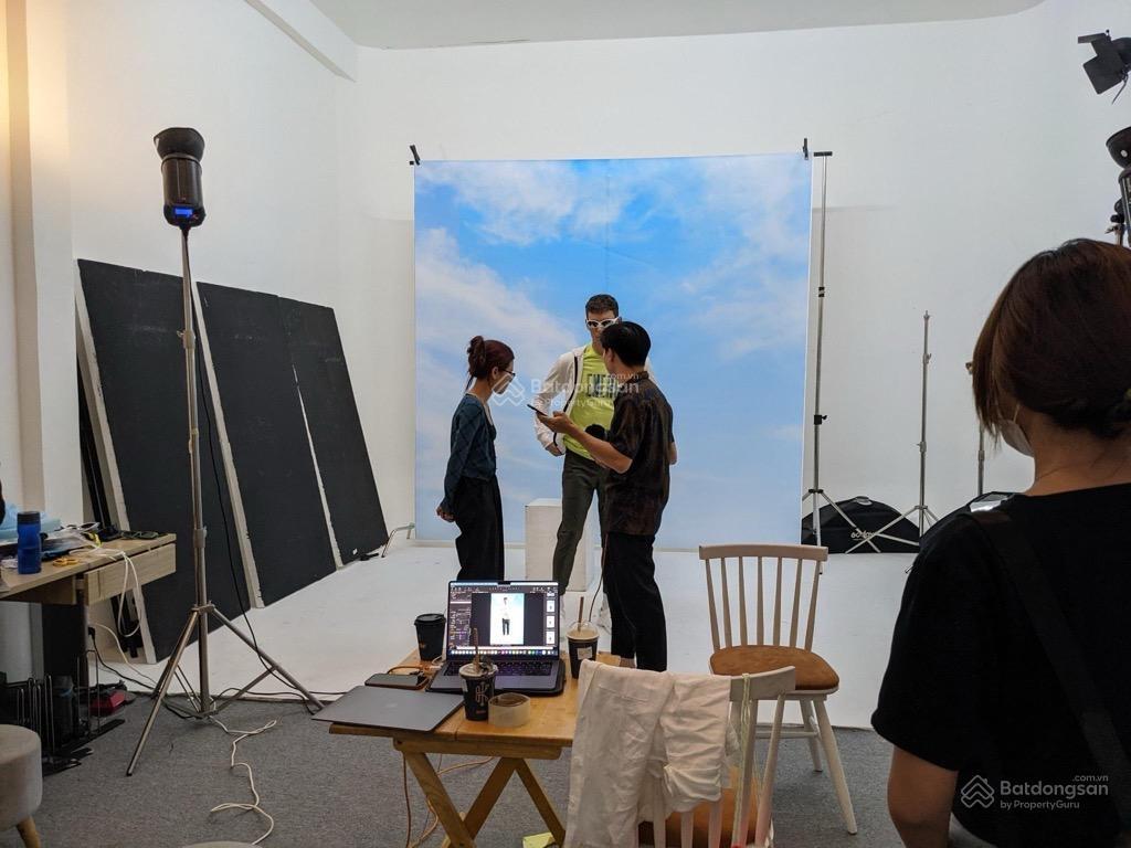 Biệt thự bán chính chủ hẻm 299 lý thường kiệt, 300m2, 2 tầng, hẻm 10m, giá 39 tỷ, hhmg 1%.