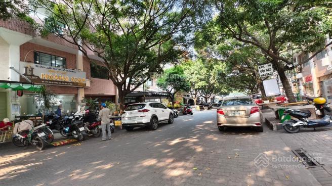 Biệt thự bán chính chủ hẻm 299 lý thường kiệt, 300m2, 2 tầng, hẻm 10m, giá 39 tỷ, hhmg 1%.