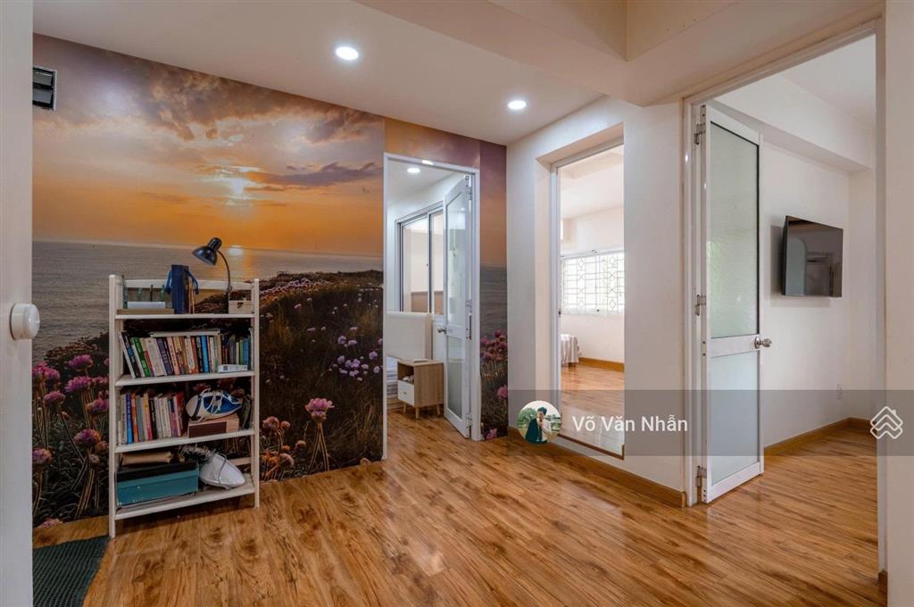 Cách phú mỹ hưng 5 phút, dtsd 150m (7.5m x 7.5m), nhà 2 tầng (tầng trệt + 1 lầu), giá 6,88 tỷ