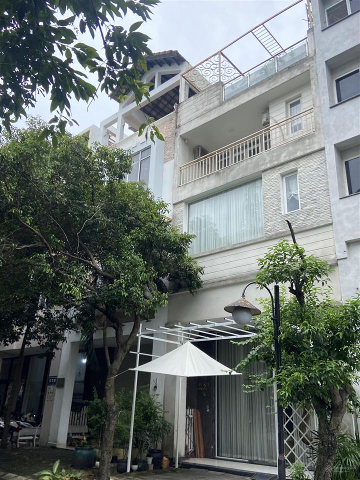 Cho thuê nhà 4 tầng mặt tiền phố hưng phước 1, phú mỹ hưng, dt 216m2 (12m x 18m), giá 110 tr/tháng