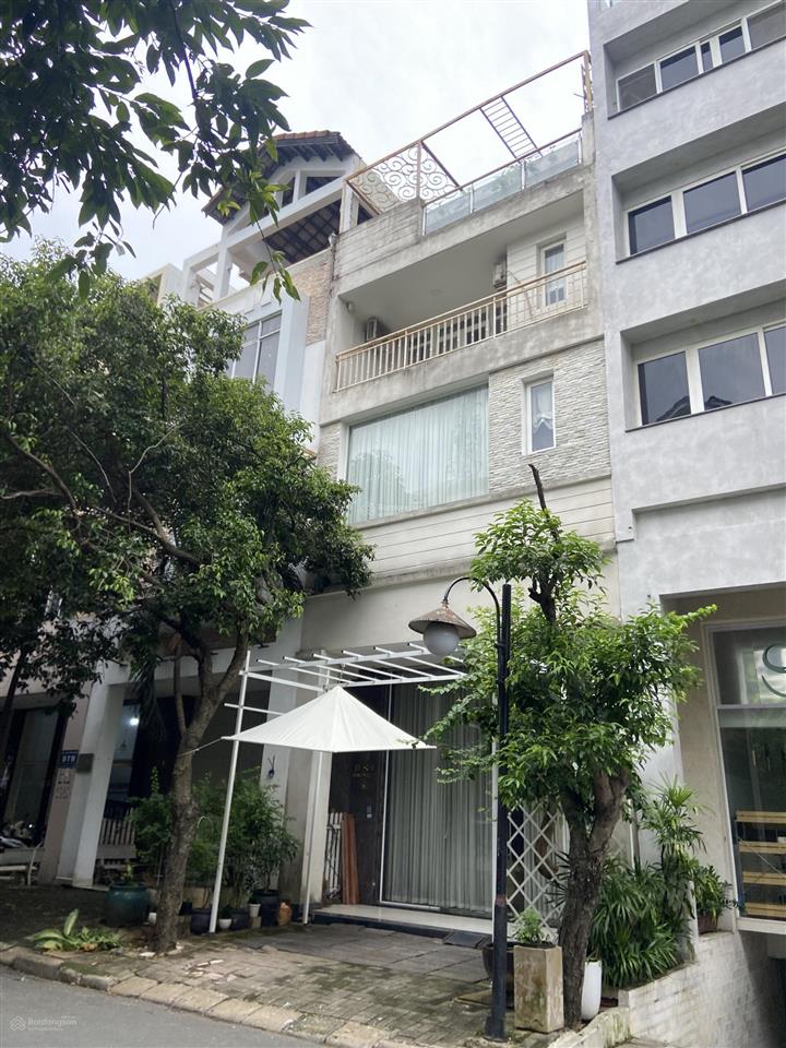 Cho thuê nhà 4 tầng mặt tiền phố hưng phước 1, phú mỹ hưng, dt 216m2 (12m x 18m), giá 110 tr/tháng