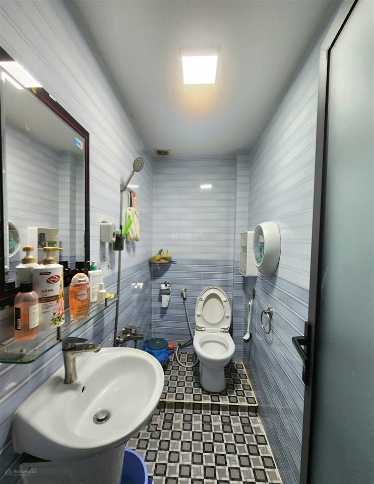 Bán nhà 4 tầng mặt tiền kinh doanh đường số khu tân quy, quận 7, dt 37m2 (4.3x8.5m), giá 9.5 tỷ