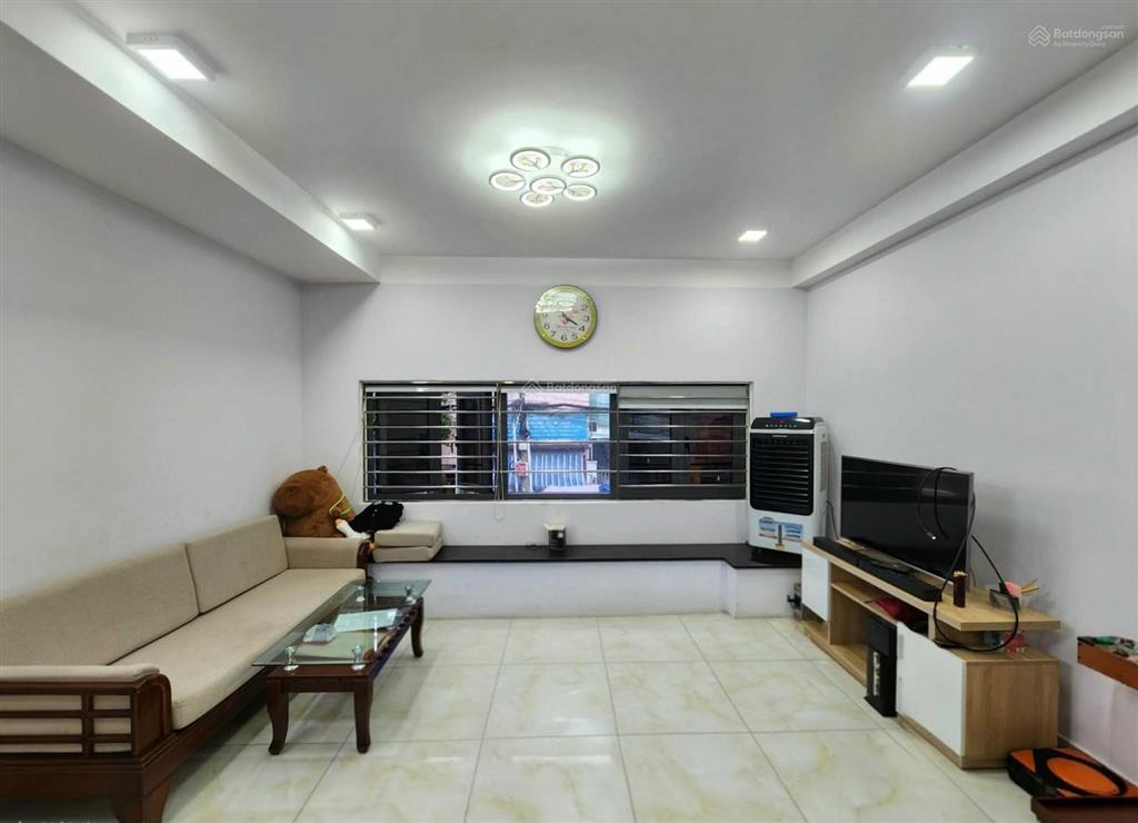 Bán nhà 4 tầng mặt tiền kinh doanh đường số khu tân quy, quận 7, dt 37m2 (4.3x8.5m), giá 9.5 tỷ