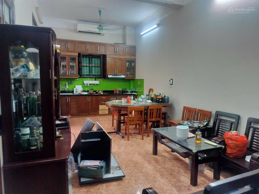 Chính chủ f0 lạc long quân cầu giấy mặt tiền khủng, có thể chia 2 lô vuông vắn, ngõ ô tô vào nhà.