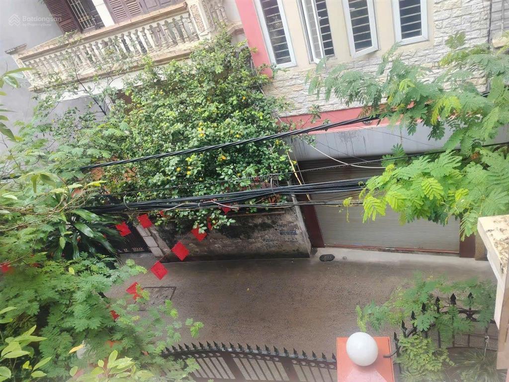 Chính chủ f0 lạc long quân cầu giấy mặt tiền khủng, có thể chia 2 lô vuông vắn, ngõ ô tô vào nhà.