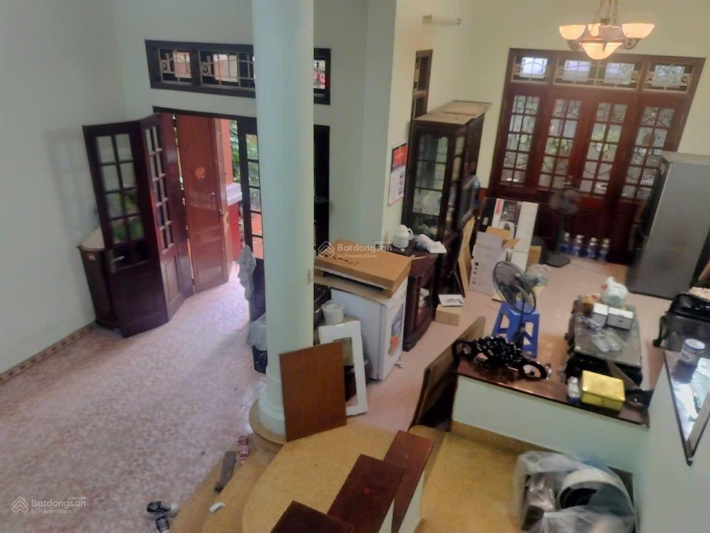 Chính chủ f0 lạc long quân cầu giấy mặt tiền khủng, có thể chia 2 lô vuông vắn, ngõ ô tô vào nhà.