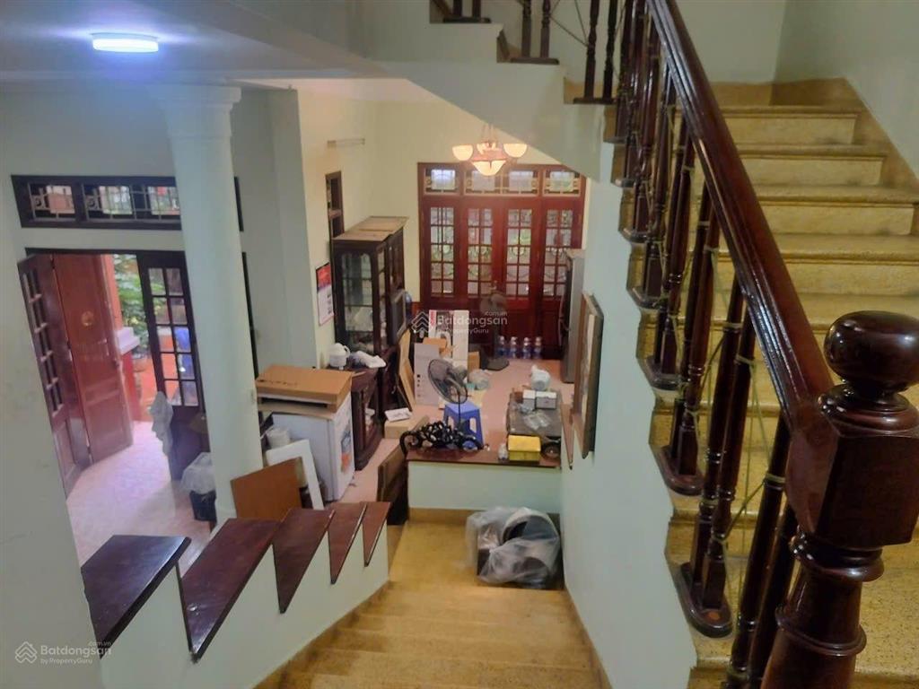 Chính chủ f0 lạc long quân cầu giấy mặt tiền khủng, có thể chia 2 lô vuông vắn, ngõ ô tô vào nhà.