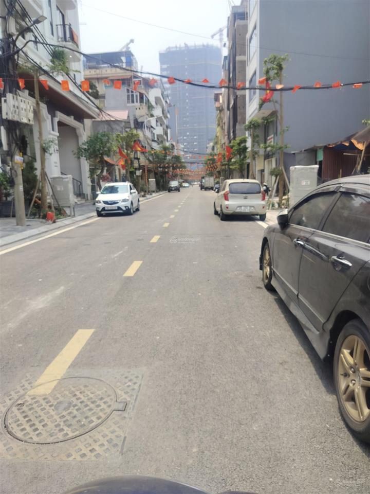 Đất vị trí vàng  lô góc ô tô đỗ cửa và vào nhà  đất 2 mặt ngõ  sổ nở hậu khu vực tầm tiền