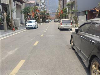 Đất vị trí vàng  lô góc ô tô đỗ cửa và vào nhà  đất 2 mặt ngõ  sổ nở hậu khu vực tầm tiền