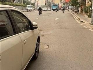 Nhà mặt phố, bố làm to chủ fo  mặt đường 40m ngay ngã ba xuân diệu  showroom cực đẹp .