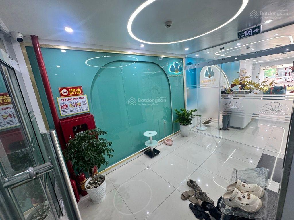 Nhà mặt phố, bố làm to chủ fo  mặt đường 40m ngay ngã ba xuân diệu  showroom cực đẹp .