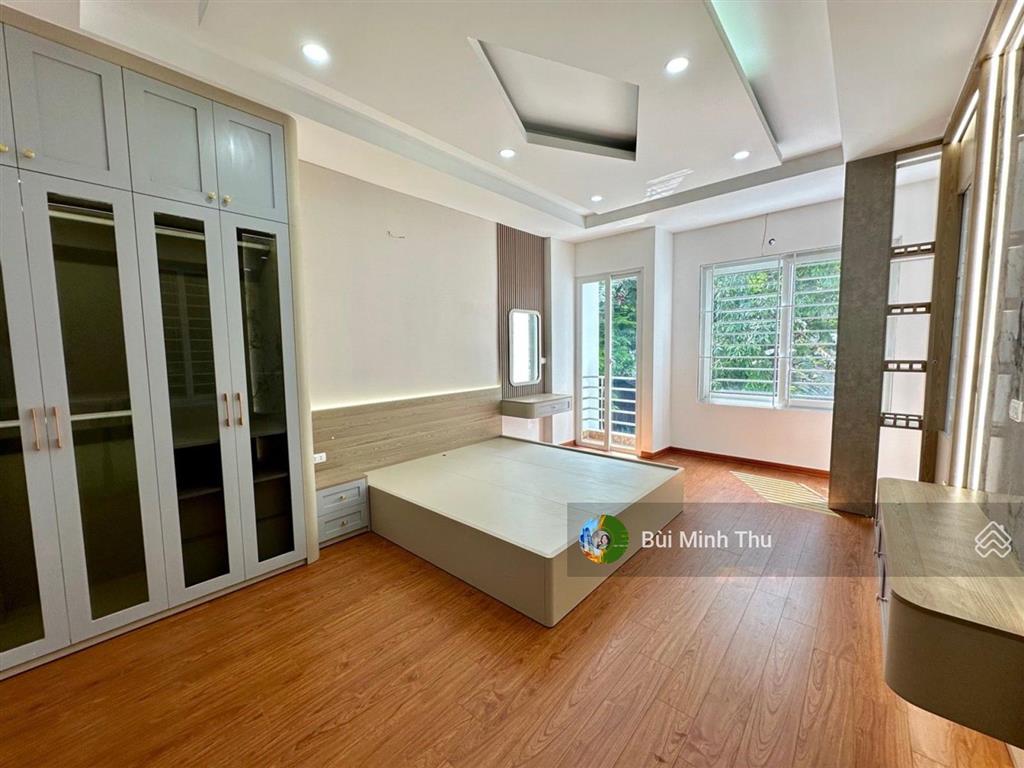 Nhà lô góc full nội thất  ở ngay  2 thoáng  gần phố  bạt ngàn tiện tích  sổ vuông đẹp