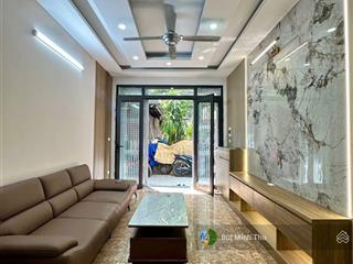 Nhà lô góc full nội thất  ở ngay  2 thoáng  gần phố  bạt ngàn tiện tích  sổ vuông đẹp