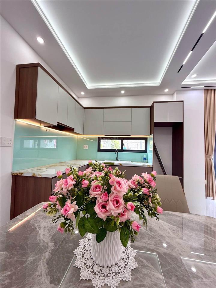 Bán nhà mặt tiền 8m  lô góc, hxh thông  kdc hiện hữu  quận 7  dân trí cao  2tầng  chỉ 4,39 tỷ