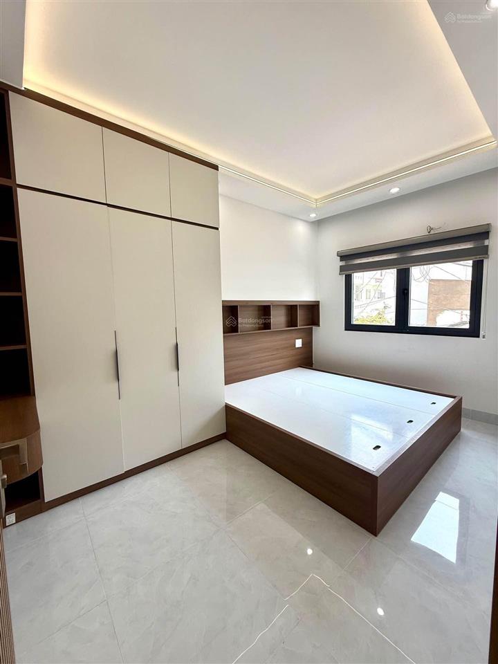Bán nhà mặt tiền 8m  lô góc, hxh thông  kdc hiện hữu  quận 7  dân trí cao  2tầng  chỉ 4,39 tỷ
