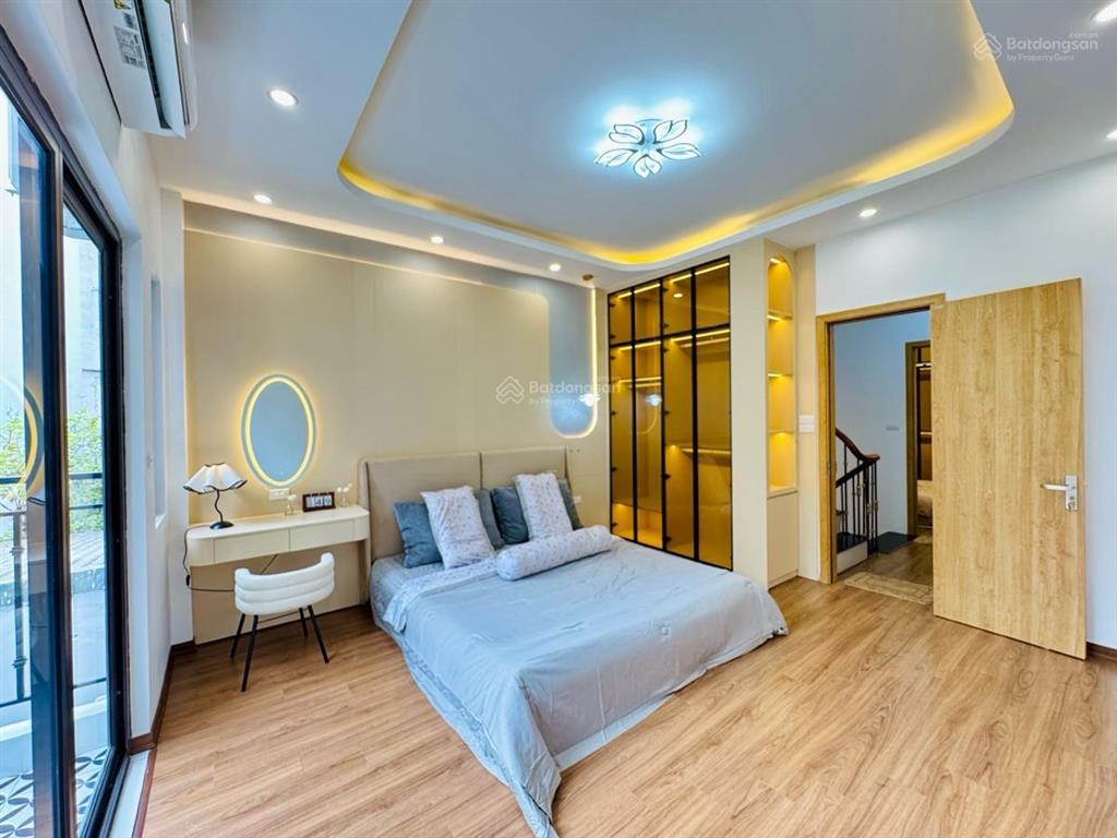 Giảm giá. nhà đẹp dân xây dương quảng hàm, ngõ thông tứ tung, 3 gác tránh, sát phố, thoáng, 42m2*5t