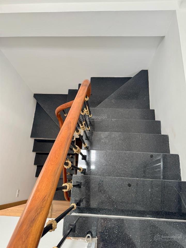 Giảm giá. nhà đẹp dân xây dương quảng hàm, ngõ thông tứ tung, 3 gác tránh, sát phố, thoáng, 42m2*5t