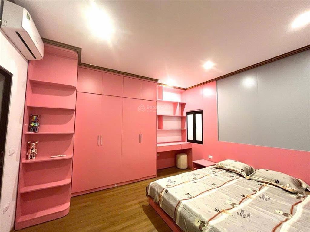 Nhỏ xinh nhà xuân thủy. ngõ rộng 3m, 70m ra phố, kinh doanh, kcbt chắc chắn, sân xe, thoáng, 41m2