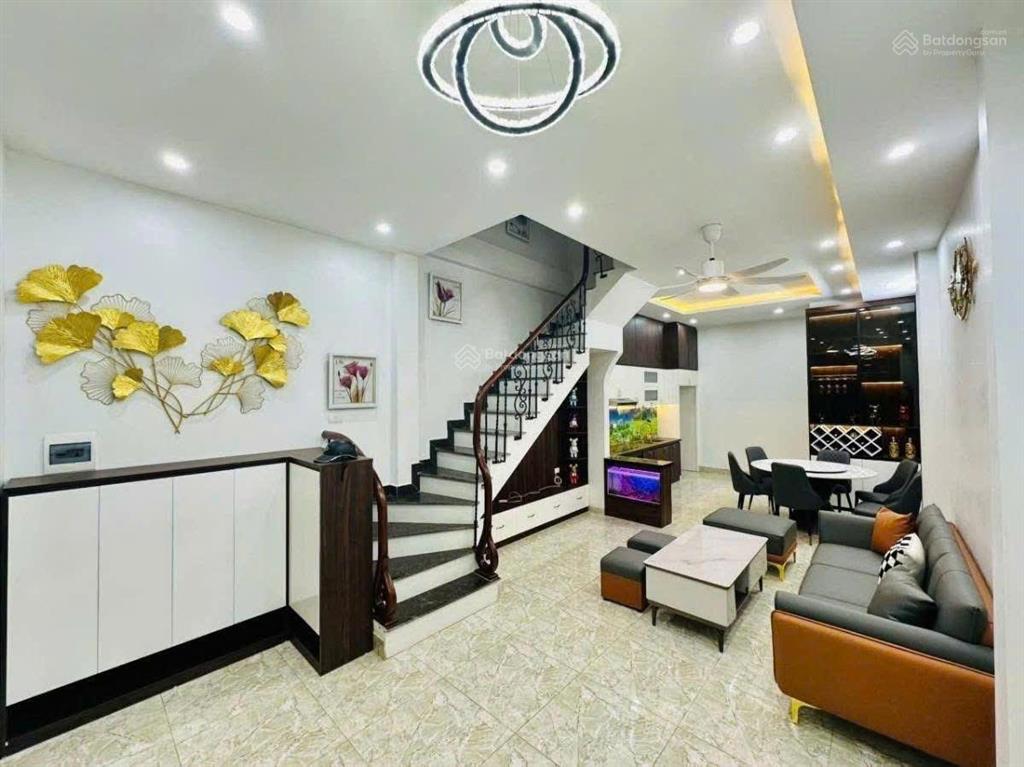Nhỏ xinh nhà xuân thủy. ngõ rộng 3m, 70m ra phố, kinh doanh, kcbt chắc chắn, sân xe, thoáng, 41m2