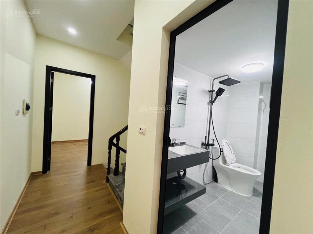Giá cực tốt. nhà trần thái tông, dân ở giữ gìn, ngõ trải nhựa văn minh, 70m ra phố, ba gác đỗ, 50m2