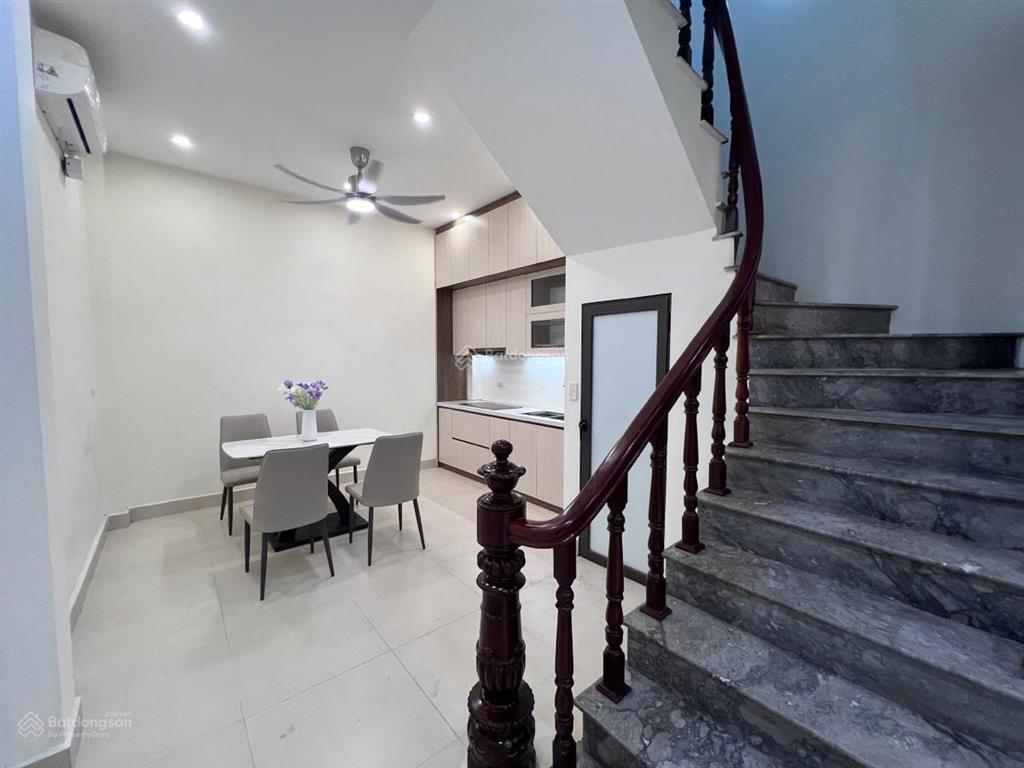 Giá cực tốt. nhà trần thái tông, dân ở giữ gìn, ngõ trải nhựa văn minh, 70m ra phố, ba gác đỗ, 50m2