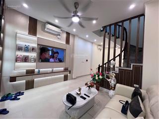 Giá cực tốt. nhà trần thái tông, dân ở giữ gìn, ngõ trải nhựa văn minh, 70m ra phố, ba gác đỗ, 50m2