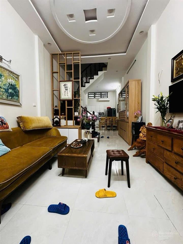 Mới. nhà đẹp quan hoa, ngõ nông, 1 phút ra phố, ba gác đỗ cửa, dân xây 2 thoáng, móng 7 tầng, 41m2